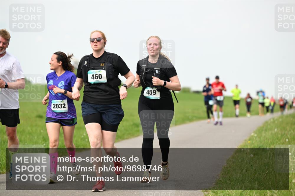 10.05.2026 - 8. Wedeler Halbmarathon Dr. Thomas Lammeyer http://msf.ph/oto/9698746 10.05.2026 11:34:14 Laufen 2032, 460, 459 meine-sportfotos.de