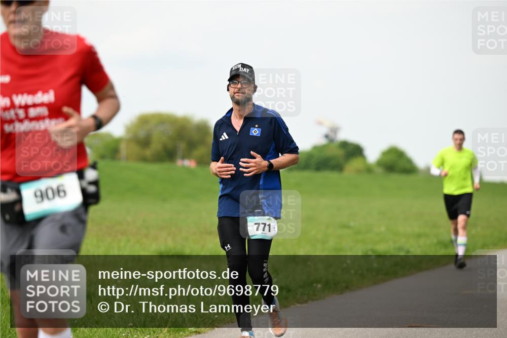 10.05.2026 - 8. Wedeler Halbmarathon Dr. Thomas Lammeyer http://msf.ph/oto/9698779 10.05.2026 11:34:25 Laufen 906, 771 meine-sportfotos.de