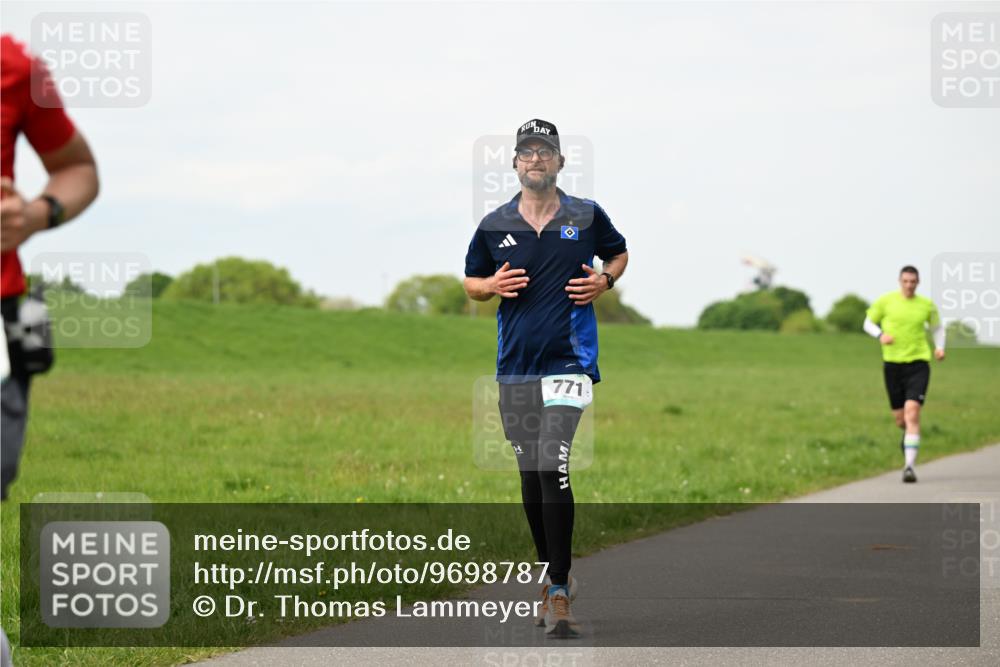 10.05.2026 - 8. Wedeler Halbmarathon Dr. Thomas Lammeyer http://msf.ph/oto/9698787 10.05.2026 11:34:26 Laufen 771 meine-sportfotos.de
