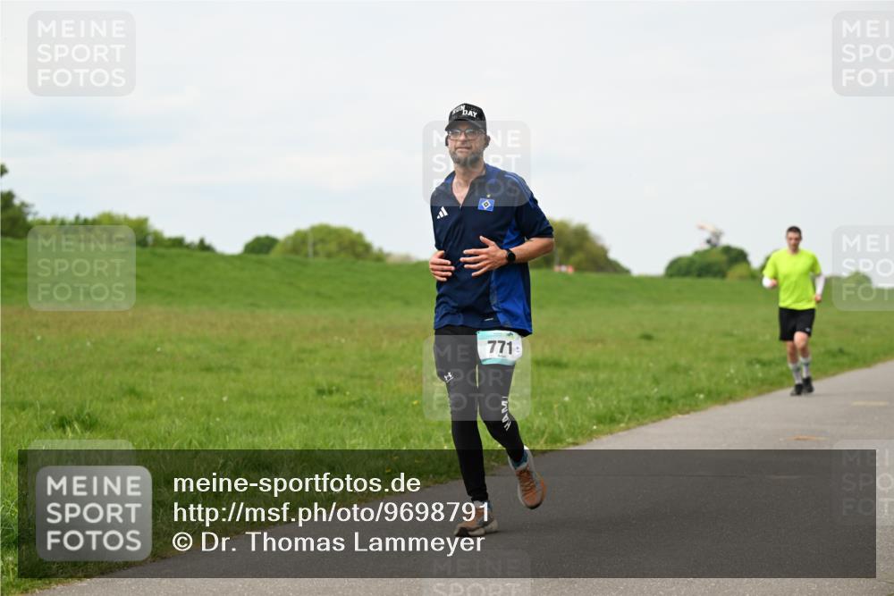 10.05.2026 - 8. Wedeler Halbmarathon Dr. Thomas Lammeyer http://msf.ph/oto/9698791 10.05.2026 11:34:26 Laufen 771 meine-sportfotos.de