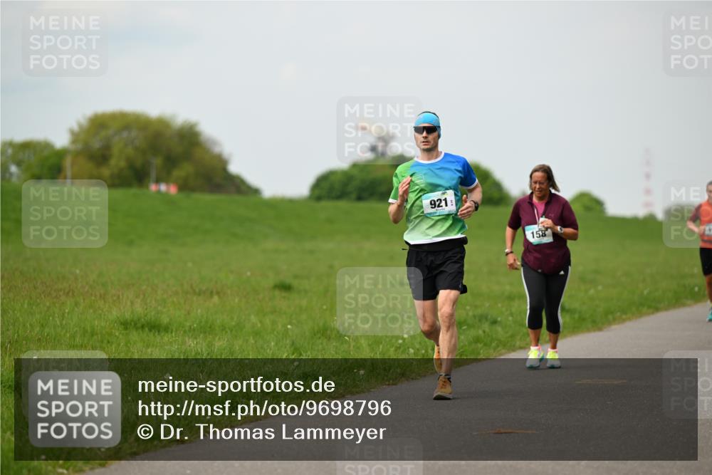 10.05.2026 - 8. Wedeler Halbmarathon Dr. Thomas Lammeyer http://msf.ph/oto/9698796 10.05.2026 11:34:33 Laufen 921, 158 meine-sportfotos.de