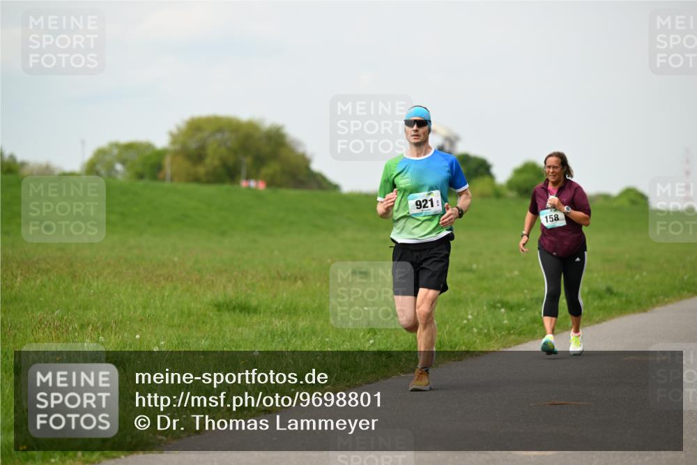 10.05.2026 - 8. Wedeler Halbmarathon Dr. Thomas Lammeyer http://msf.ph/oto/9698801 10.05.2026 11:34:34 Laufen 921, 158 meine-sportfotos.de
