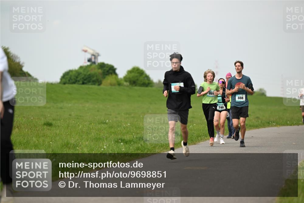 10.05.2026 - 8. Wedeler Halbmarathon Dr. Thomas Lammeyer http://msf.ph/oto/9698851 10.05.2026 11:35:00 Laufen 891, 740, 888 meine-sportfotos.de