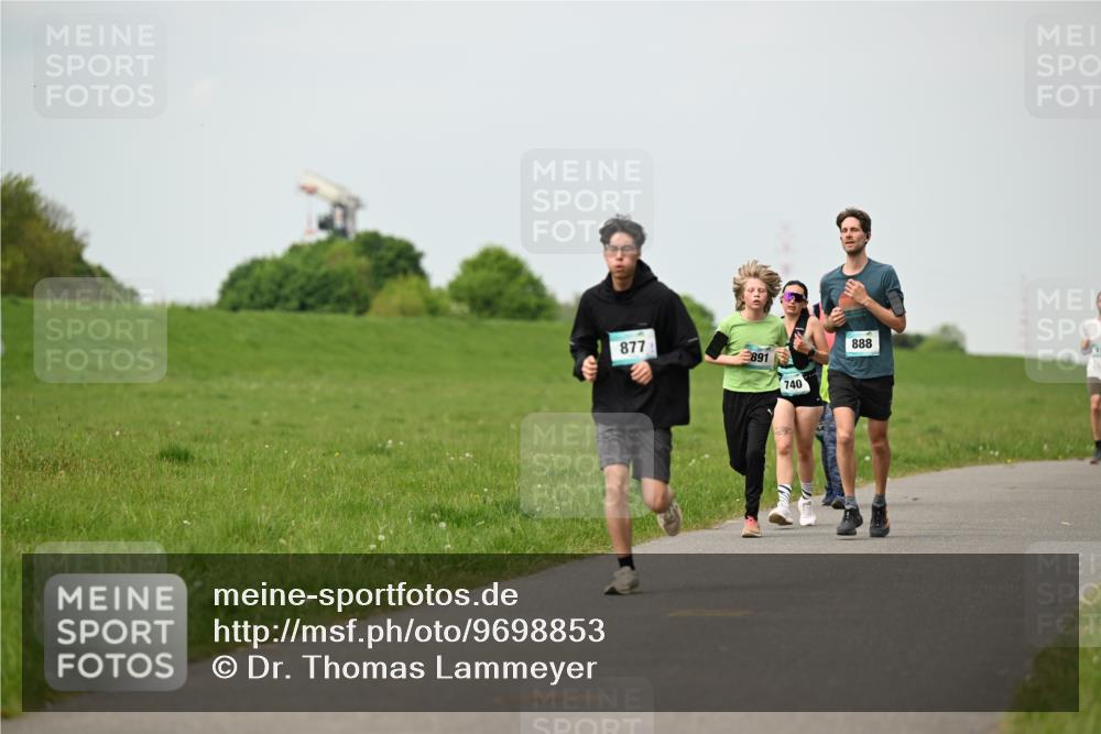 10.05.2026 - 8. Wedeler Halbmarathon Dr. Thomas Lammeyer http://msf.ph/oto/9698853 10.05.2026 11:35:00 Laufen 877, 891, 740, 888 meine-sportfotos.de