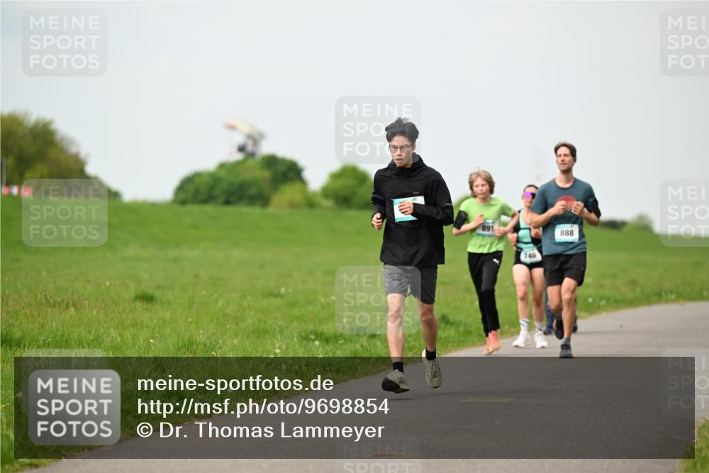 10.05.2026 - 8. Wedeler Halbmarathon Dr. Thomas Lammeyer http://msf.ph/oto/9698854 10.05.2026 11:35:01 Laufen 891, 740, 888 meine-sportfotos.de