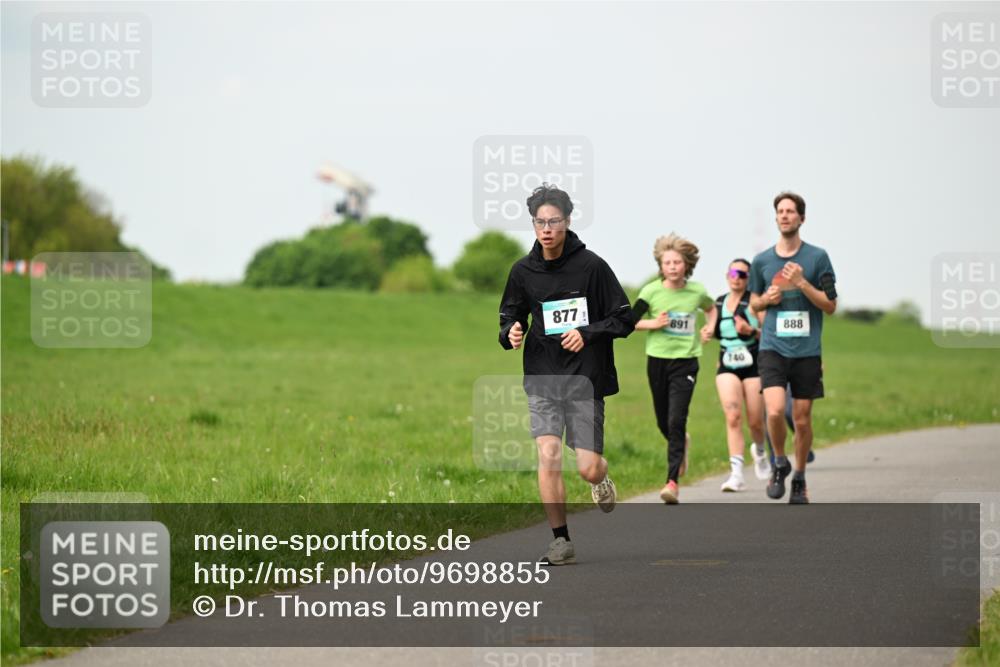 10.05.2026 - 8. Wedeler Halbmarathon Dr. Thomas Lammeyer http://msf.ph/oto/9698855 10.05.2026 11:35:01 Laufen 877, 891, 740, 888 meine-sportfotos.de