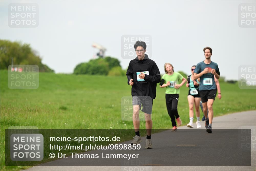 10.05.2026 - 8. Wedeler Halbmarathon Dr. Thomas Lammeyer http://msf.ph/oto/9698859 10.05.2026 11:35:02 Laufen 891, 140, 888 meine-sportfotos.de