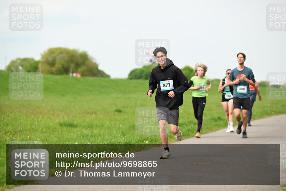 10.05.2026 - 8. Wedeler Halbmarathon Dr. Thomas Lammeyer http://msf.ph/oto/9698865 10.05.2026 11:35:03 Laufen 877, 740, 888 meine-sportfotos.de