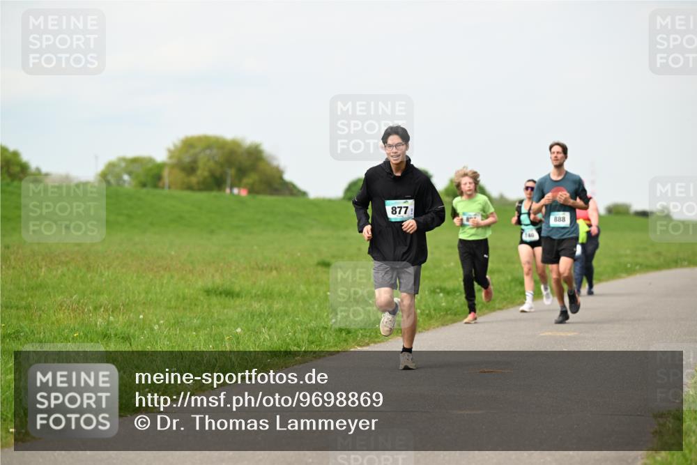 10.05.2026 - 8. Wedeler Halbmarathon Dr. Thomas Lammeyer http://msf.ph/oto/9698869 10.05.2026 11:35:03 Laufen 877, 140, 888 meine-sportfotos.de