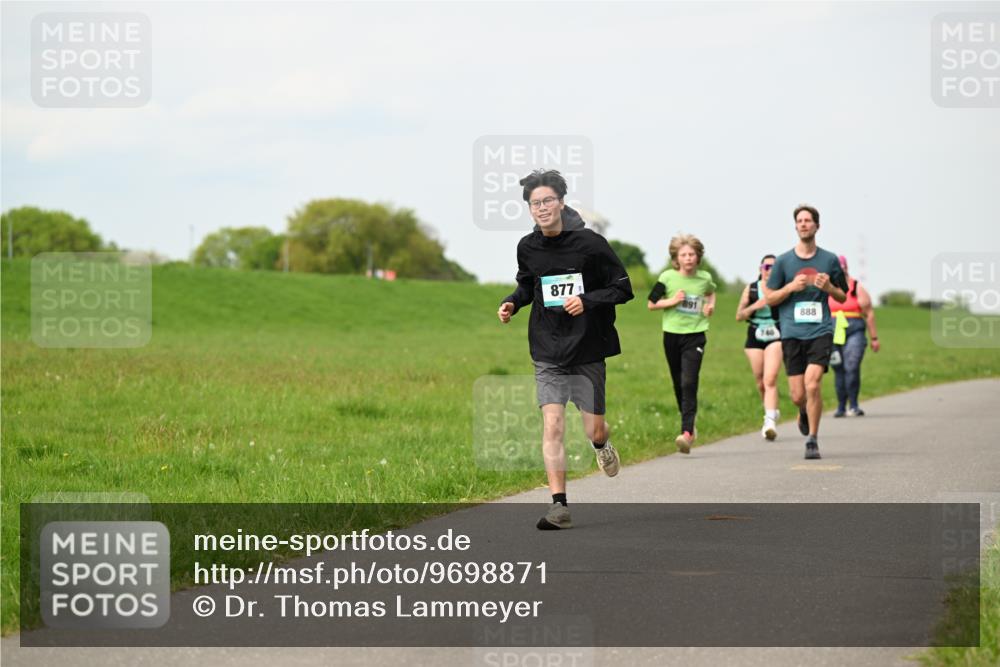 10.05.2026 - 8. Wedeler Halbmarathon Dr. Thomas Lammeyer http://msf.ph/oto/9698871 10.05.2026 11:35:03 Laufen 877, 888 meine-sportfotos.de