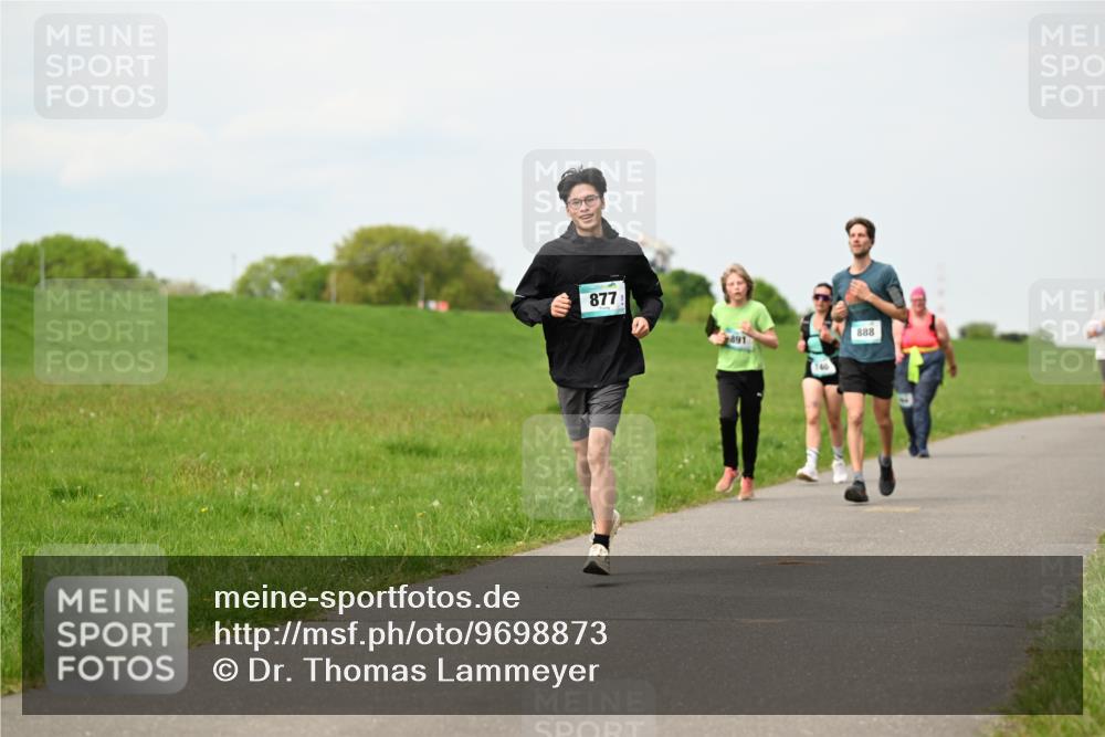 10.05.2026 - 8. Wedeler Halbmarathon Dr. Thomas Lammeyer http://msf.ph/oto/9698873 10.05.2026 11:35:04 Laufen 877, 888 meine-sportfotos.de