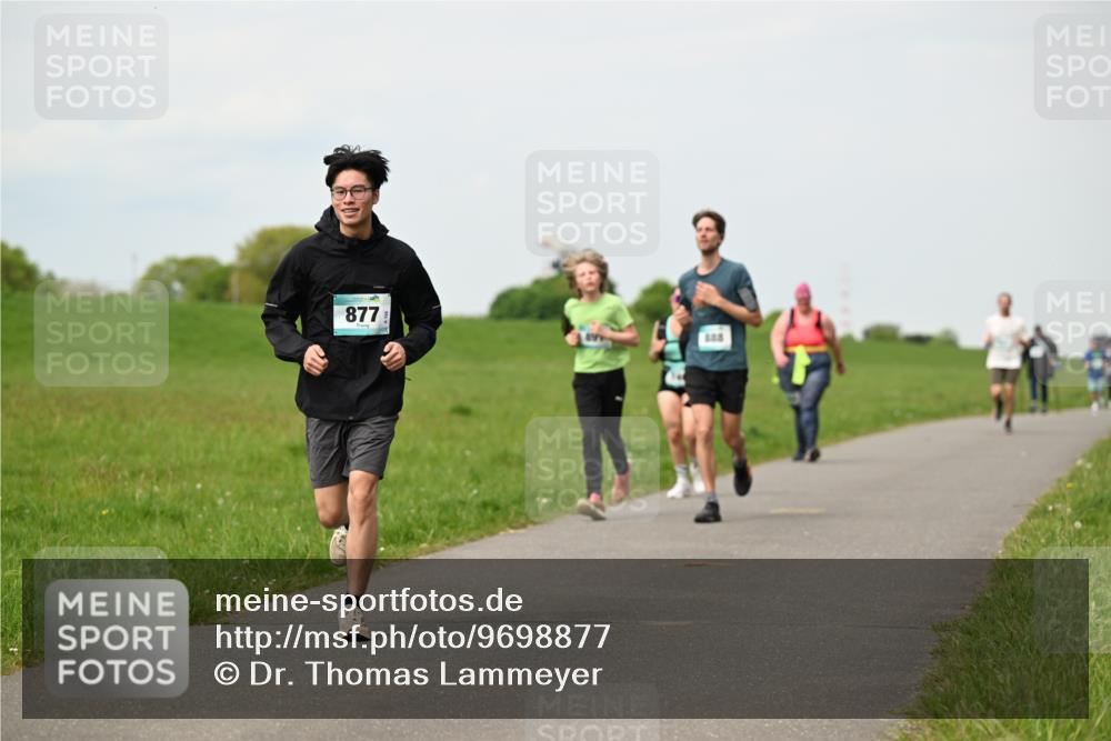 10.05.2026 - 8. Wedeler Halbmarathon Dr. Thomas Lammeyer http://msf.ph/oto/9698877 10.05.2026 11:35:04 Laufen 877, 188 meine-sportfotos.de
