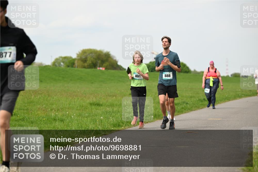 10.05.2026 - 8. Wedeler Halbmarathon Dr. Thomas Lammeyer http://msf.ph/oto/9698881 10.05.2026 11:35:06 Laufen 877, 891, 888 meine-sportfotos.de