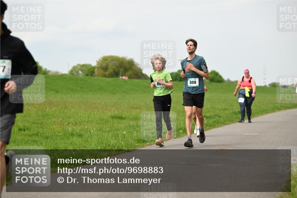 10.05.2026 - 8. Wedeler Halbmarathon Dr. Thomas Lammeyer http://msf.ph/oto/9698883 10.05.2026 11:35:06 Laufen 888 meine-sportfotos.de