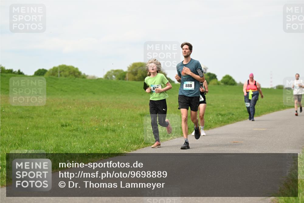 10.05.2026 - 8. Wedeler Halbmarathon Dr. Thomas Lammeyer http://msf.ph/oto/9698889 10.05.2026 11:35:07 Laufen 888 meine-sportfotos.de