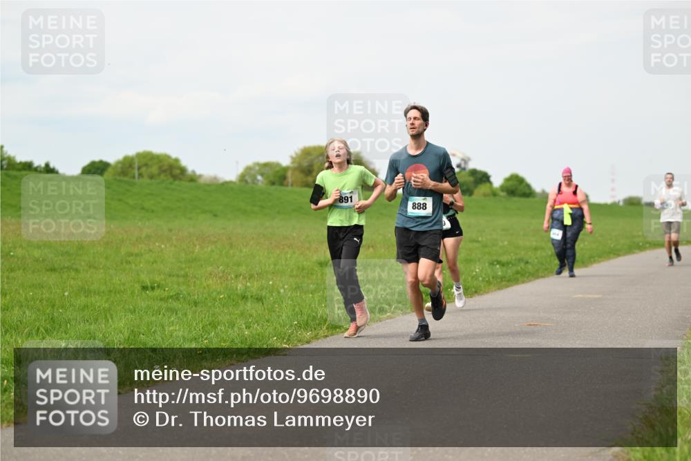 10.05.2026 - 8. Wedeler Halbmarathon Dr. Thomas Lammeyer http://msf.ph/oto/9698890 10.05.2026 11:35:07 Laufen  meine-sportfotos.de