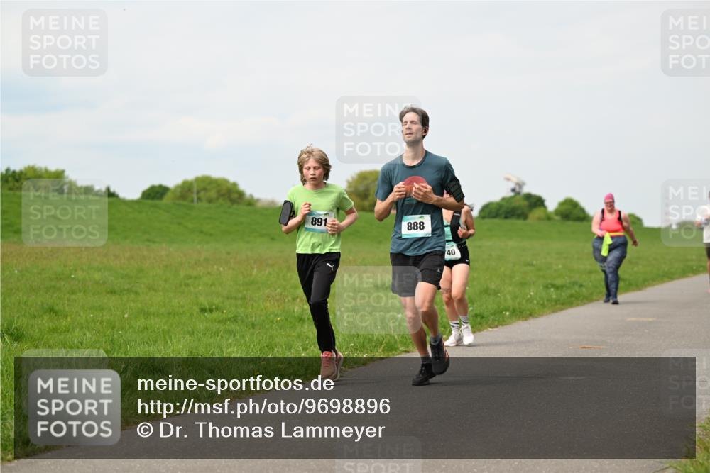 10.05.2026 - 8. Wedeler Halbmarathon Dr. Thomas Lammeyer http://msf.ph/oto/9698896 10.05.2026 11:35:08 Laufen 891, 888 meine-sportfotos.de