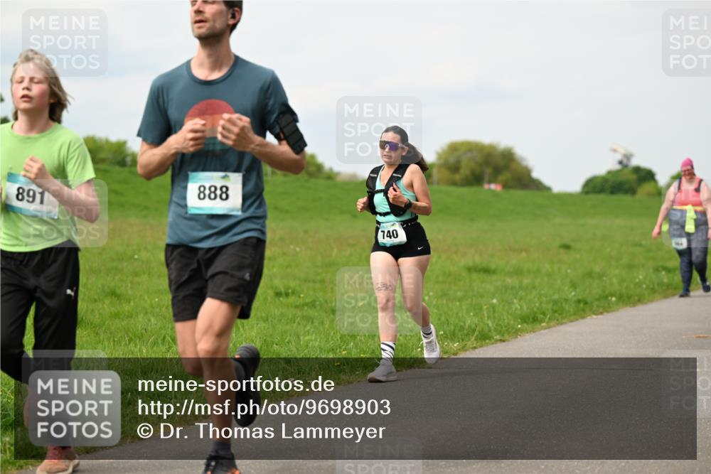 10.05.2026 - 8. Wedeler Halbmarathon Dr. Thomas Lammeyer http://msf.ph/oto/9698903 10.05.2026 11:35:09 Laufen 891, 888, 740 meine-sportfotos.de
