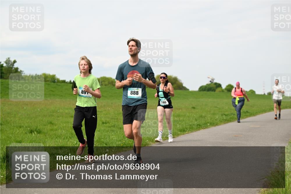 10.05.2026 - 8. Wedeler Halbmarathon Dr. Thomas Lammeyer http://msf.ph/oto/9698904 10.05.2026 11:35:09 Laufen 54573, 888, 740 meine-sportfotos.de