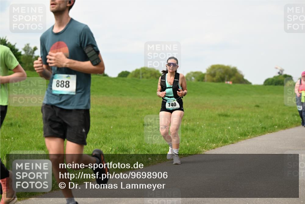10.05.2026 - 8. Wedeler Halbmarathon Dr. Thomas Lammeyer http://msf.ph/oto/9698906 10.05.2026 11:35:10 Laufen 888, 740 meine-sportfotos.de