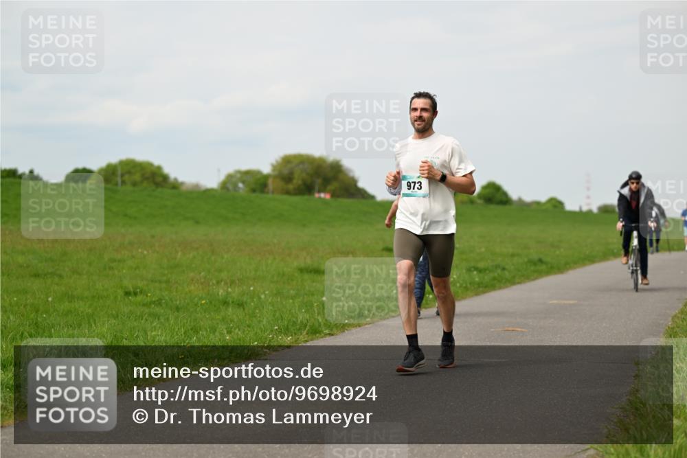 10.05.2026 - 8. Wedeler Halbmarathon Dr. Thomas Lammeyer http://msf.ph/oto/9698924 10.05.2026 11:35:13 Laufen 973 meine-sportfotos.de