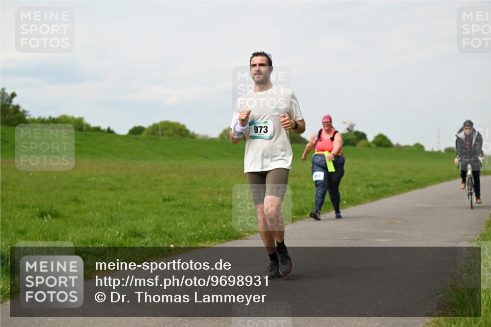 10.05.2026 - 8. Wedeler Halbmarathon Dr. Thomas Lammeyer http://msf.ph/oto/9698931 10.05.2026 11:35:14 Laufen 973, 404 meine-sportfotos.de