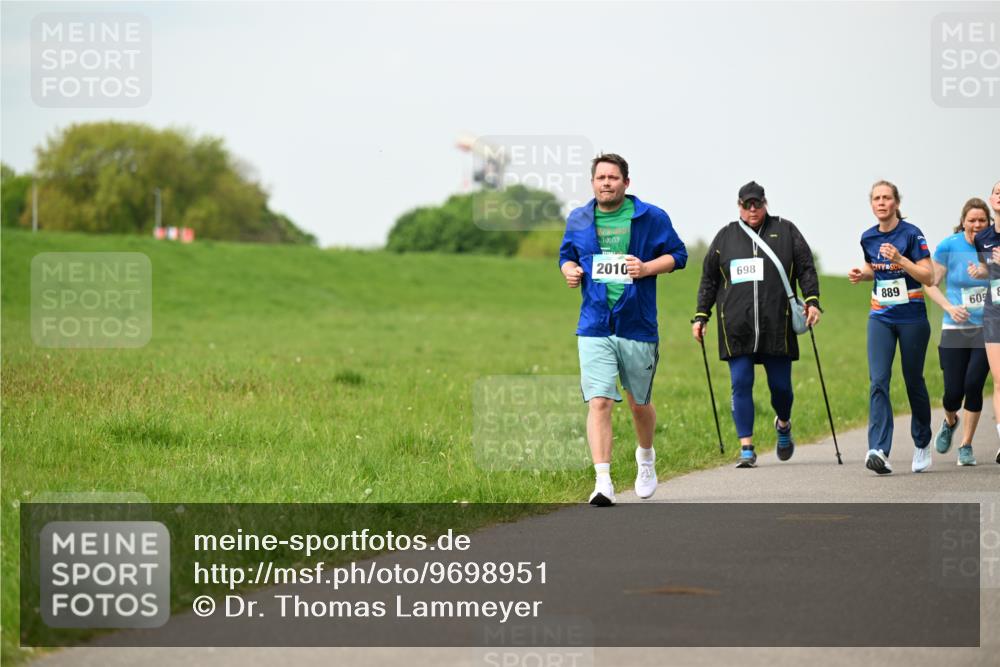 10.05.2026 - 8. Wedeler Halbmarathon Dr. Thomas Lammeyer http://msf.ph/oto/9698951 10.05.2026 11:35:31 Laufen 2010, 698, 889, 605 meine-sportfotos.de