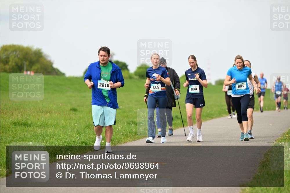 10.05.2026 - 8. Wedeler Halbmarathon Dr. Thomas Lammeyer http://msf.ph/oto/9698964 10.05.2026 11:35:33 Laufen 2010, 889, 890, 605 meine-sportfotos.de