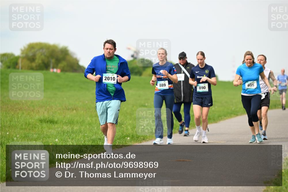 10.05.2026 - 8. Wedeler Halbmarathon Dr. Thomas Lammeyer http://msf.ph/oto/9698969 10.05.2026 11:35:34 Laufen 2025, 2010, 889, 890, 605 meine-sportfotos.de