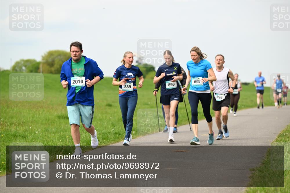 10.05.2026 - 8. Wedeler Halbmarathon Dr. Thomas Lammeyer http://msf.ph/oto/9698972 10.05.2026 11:35:35 Laufen 4085, 2010, 889, 890, 605, 258 meine-sportfotos.de