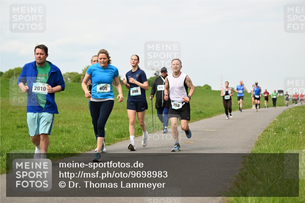 10.05.2026 - 8. Wedeler Halbmarathon Dr. Thomas Lammeyer http://msf.ph/oto/9698983 10.05.2026 11:35:37 Laufen 2010, 605, 698, 890, 258 meine-sportfotos.de