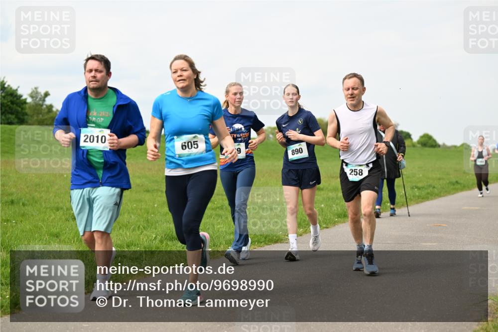 10.05.2026 - 8. Wedeler Halbmarathon Dr. Thomas Lammeyer http://msf.ph/oto/9698990 10.05.2026 11:35:39 Laufen 3025, 2010, 605, 890, 258 meine-sportfotos.de