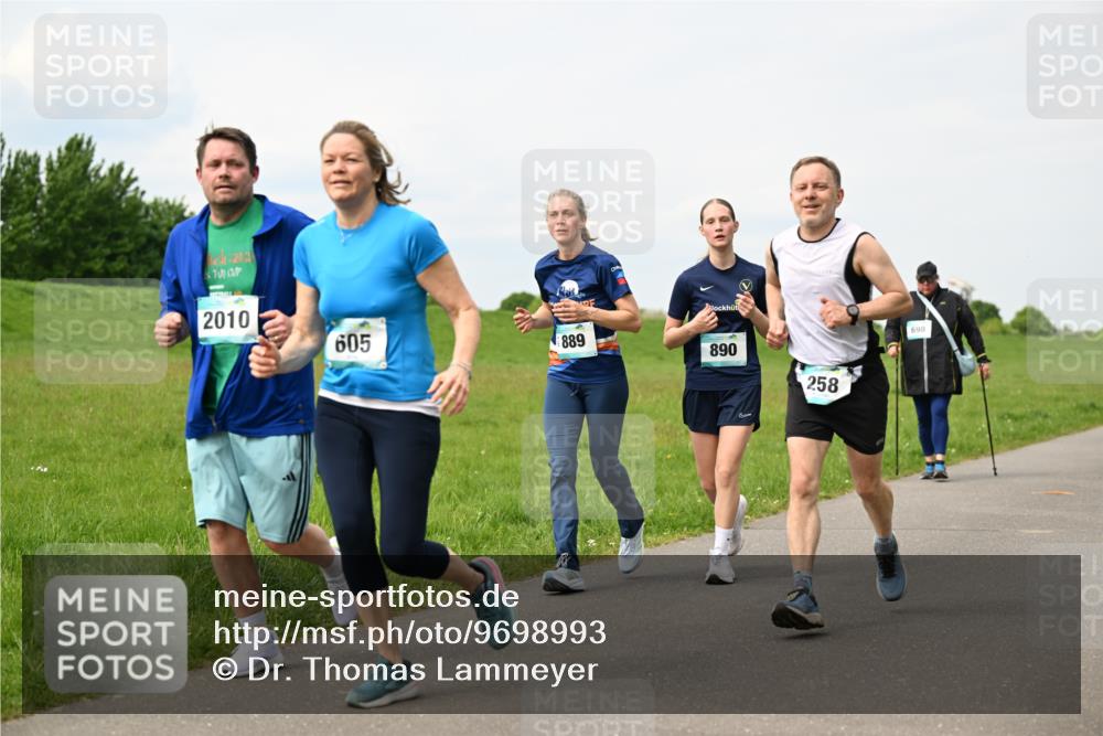 10.05.2026 - 8. Wedeler Halbmarathon Dr. Thomas Lammeyer http://msf.ph/oto/9698993 10.05.2026 11:35:39 Laufen 2010, 609, 605, 889, 890, 258, 698 meine-sportfotos.de