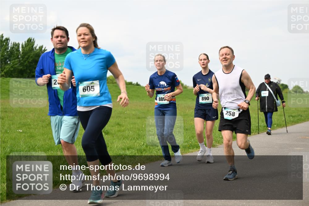 10.05.2026 - 8. Wedeler Halbmarathon Dr. Thomas Lammeyer http://msf.ph/oto/9698994 10.05.2026 11:35:39 Laufen 605, 889, 890, 258, 698 meine-sportfotos.de