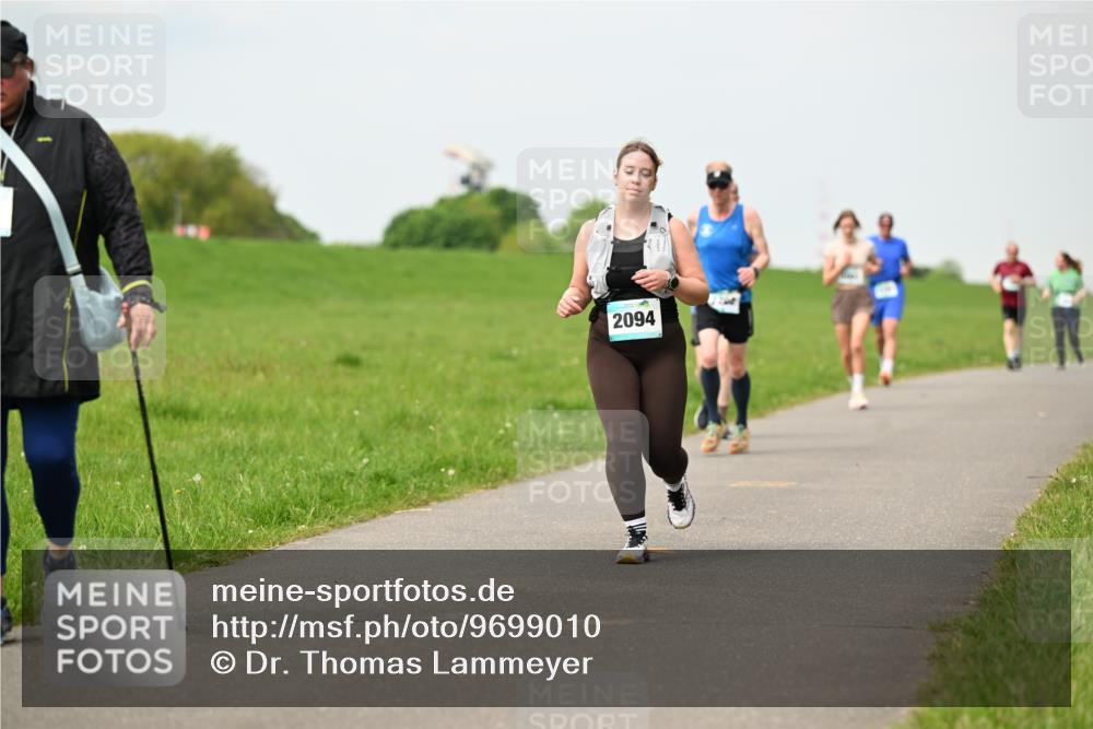 10.05.2026 - 8. Wedeler Halbmarathon Dr. Thomas Lammeyer http://msf.ph/oto/9699010 10.05.2026 11:35:43 Laufen 2094 meine-sportfotos.de