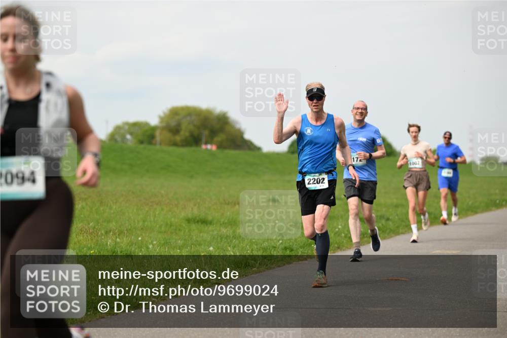 10.05.2026 - 8. Wedeler Halbmarathon Dr. Thomas Lammeyer http://msf.ph/oto/9699024 10.05.2026 11:35:46 Laufen 2094, 172, 1007, 2202 meine-sportfotos.de