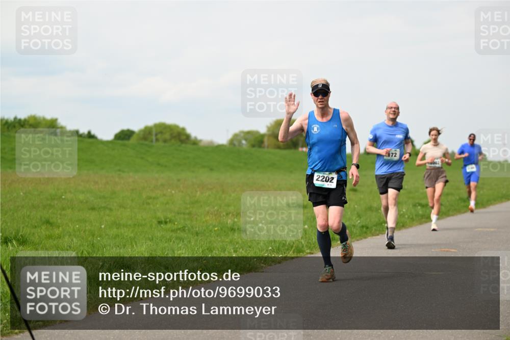 10.05.2026 - 8. Wedeler Halbmarathon Dr. Thomas Lammeyer http://msf.ph/oto/9699033 10.05.2026 11:35:47 Laufen 2202 meine-sportfotos.de