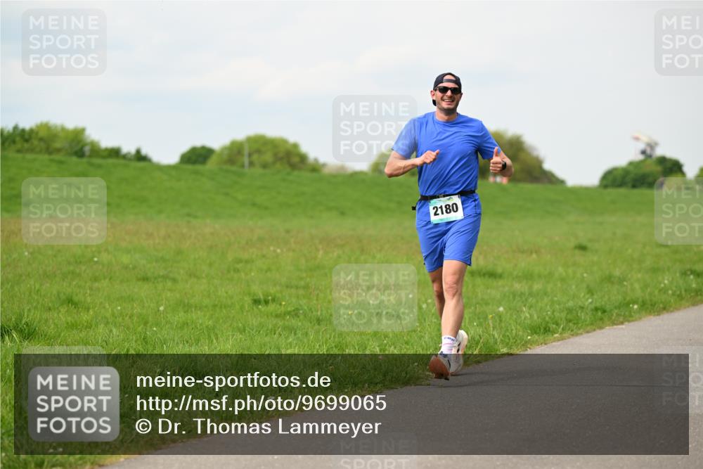 10.05.2026 - 8. Wedeler Halbmarathon Dr. Thomas Lammeyer http://msf.ph/oto/9699065 10.05.2026 11:35:53 Laufen 2180 meine-sportfotos.de