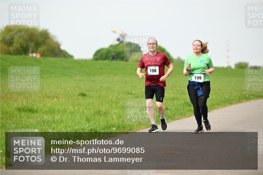 10.05.2026 - 8. Wedeler Halbmarathon Dr. Thomas Lammeyer http://msf.ph/oto/9699085 10.05.2026 11:35:57 Laufen 198, 199 meine-sportfotos.de