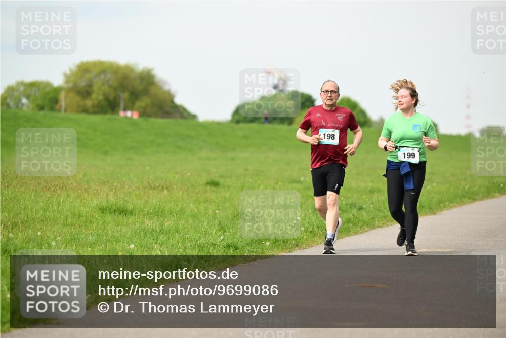 10.05.2026 - 8. Wedeler Halbmarathon Dr. Thomas Lammeyer http://msf.ph/oto/9699086 10.05.2026 11:35:57 Laufen 198, 199 meine-sportfotos.de