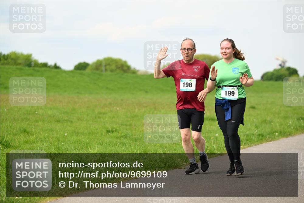 10.05.2026 - 8. Wedeler Halbmarathon Dr. Thomas Lammeyer http://msf.ph/oto/9699109 10.05.2026 11:36:01 Laufen 198, 199 meine-sportfotos.de