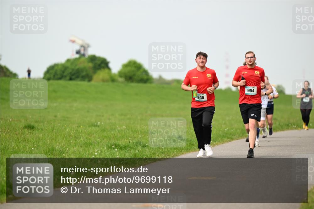 10.05.2026 - 8. Wedeler Halbmarathon Dr. Thomas Lammeyer http://msf.ph/oto/9699118 10.05.2026 11:36:04 Laufen 945, 954 meine-sportfotos.de