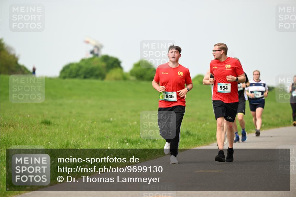 10.05.2026 - 8. Wedeler Halbmarathon Dr. Thomas Lammeyer http://msf.ph/oto/9699130 10.05.2026 11:36:06 Laufen 945, 954 meine-sportfotos.de