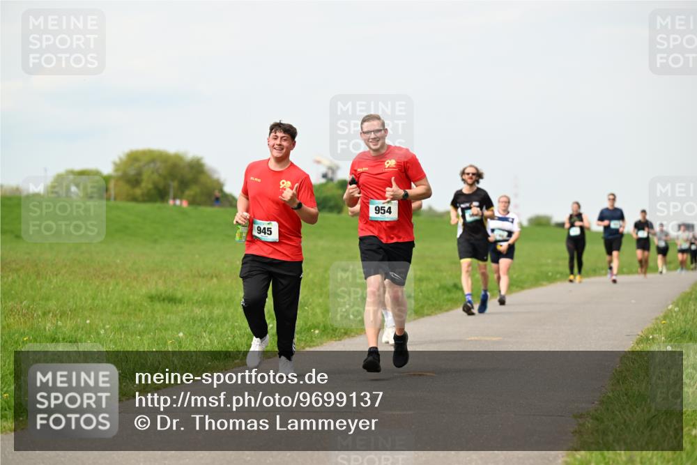 10.05.2026 - 8. Wedeler Halbmarathon Dr. Thomas Lammeyer http://msf.ph/oto/9699137 10.05.2026 11:36:09 Laufen 945, 954 meine-sportfotos.de