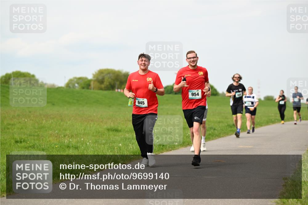10.05.2026 - 8. Wedeler Halbmarathon Dr. Thomas Lammeyer http://msf.ph/oto/9699140 10.05.2026 11:36:09 Laufen 945, 954 meine-sportfotos.de