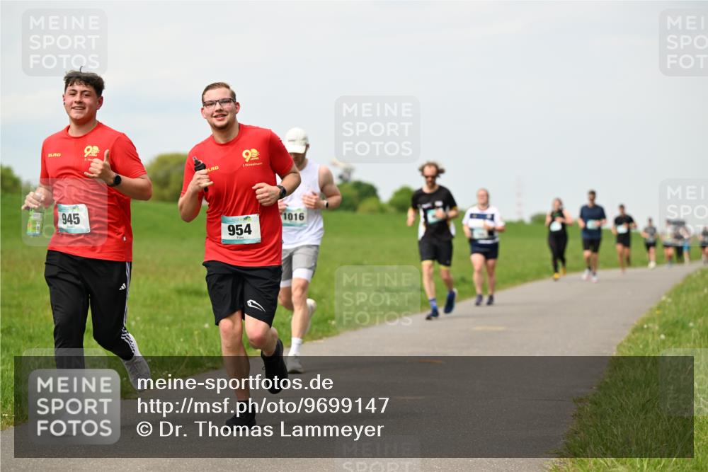 10.05.2026 - 8. Wedeler Halbmarathon Dr. Thomas Lammeyer http://msf.ph/oto/9699147 10.05.2026 11:36:10 Laufen 945, 954, 1016 meine-sportfotos.de