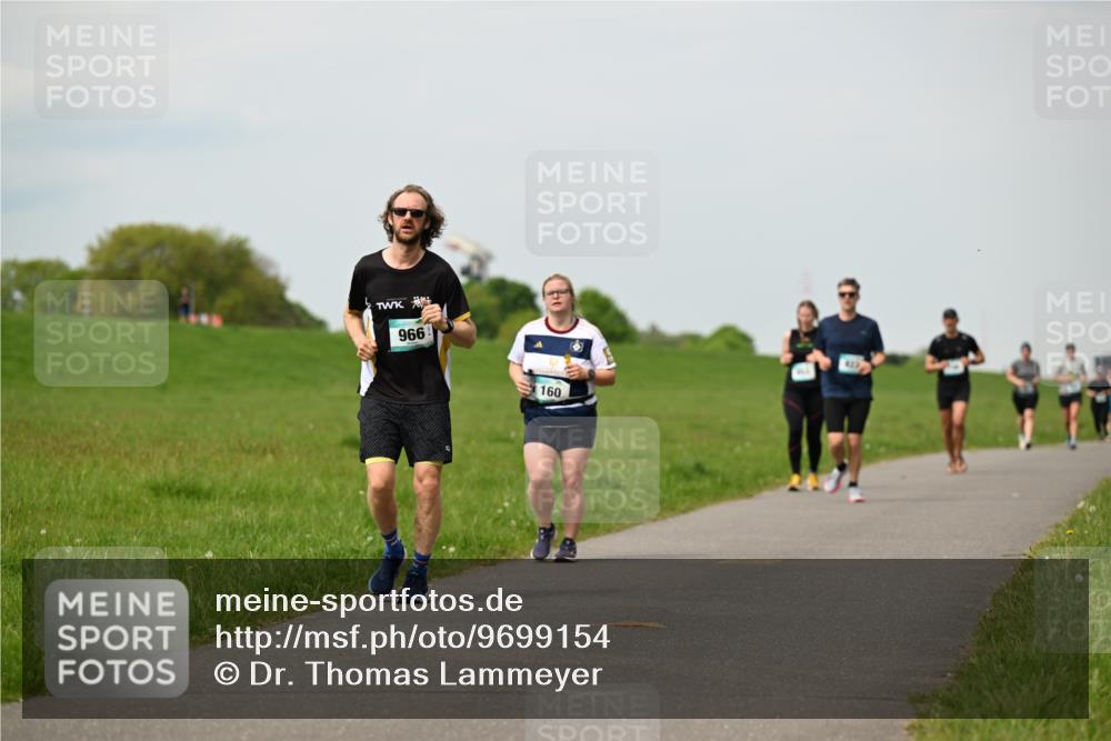 10.05.2026 - 8. Wedeler Halbmarathon Dr. Thomas Lammeyer http://msf.ph/oto/9699154 10.05.2026 11:36:13 Laufen 966, 160 meine-sportfotos.de