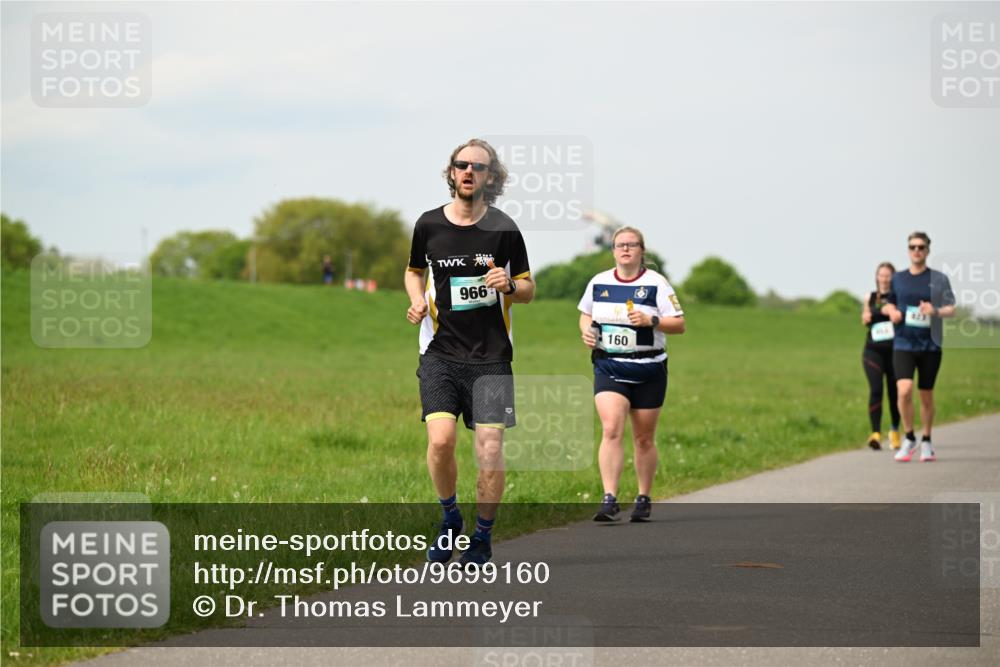 10.05.2026 - 8. Wedeler Halbmarathon Dr. Thomas Lammeyer http://msf.ph/oto/9699160 10.05.2026 11:36:14 Laufen 966, 160 meine-sportfotos.de