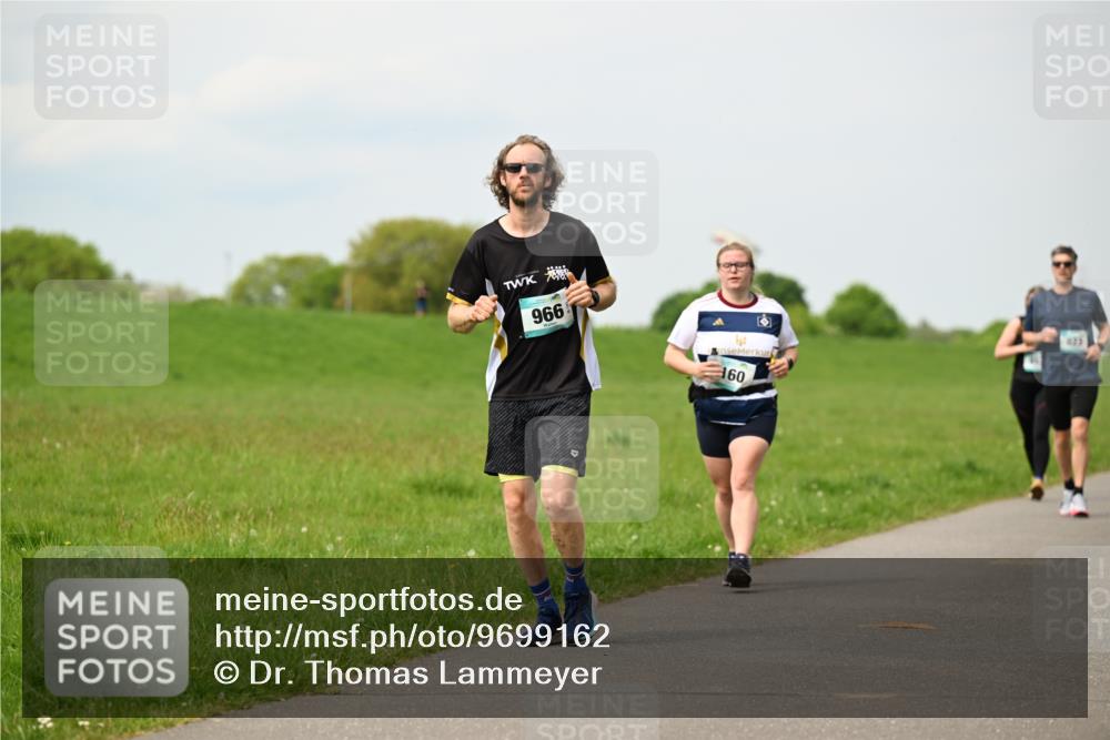10.05.2026 - 8. Wedeler Halbmarathon Dr. Thomas Lammeyer http://msf.ph/oto/9699162 10.05.2026 11:36:14 Laufen 966, 160 meine-sportfotos.de