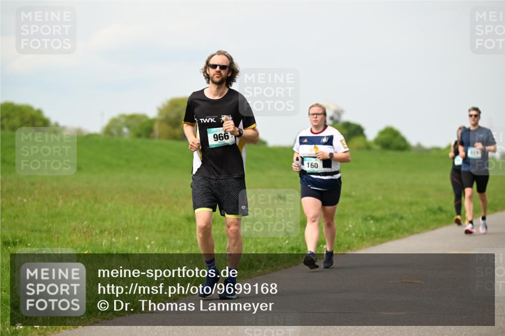 10.05.2026 - 8. Wedeler Halbmarathon Dr. Thomas Lammeyer http://msf.ph/oto/9699168 10.05.2026 11:36:15 Laufen 966, 160 meine-sportfotos.de